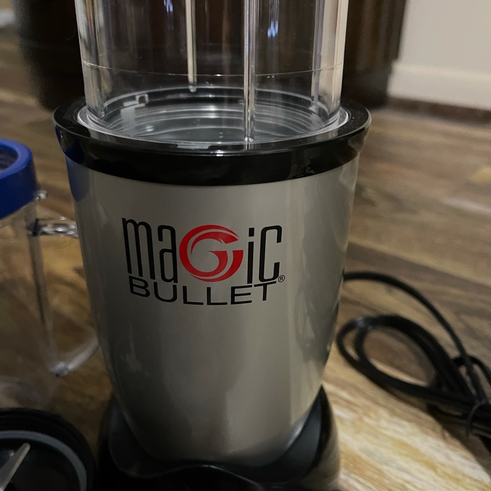 Magic Bullet MB1001C Personal Blender with Mixing Set - Picture 4 of 9